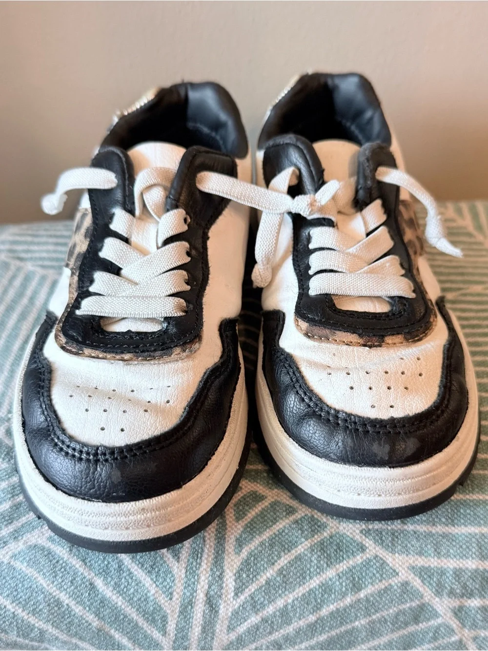 Girls White & Black Leopard Accent Sneakers - Size 13